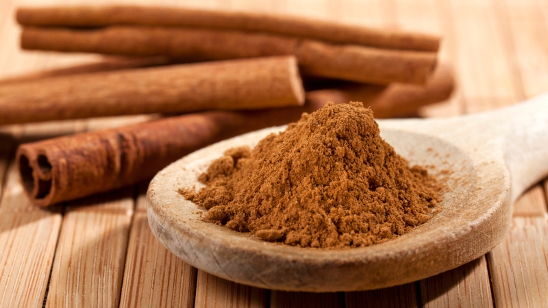 Dùng nhiều quế chứa coumarin trong thời gian dài có thể gây tổn thương gan ở người nhạy cảm