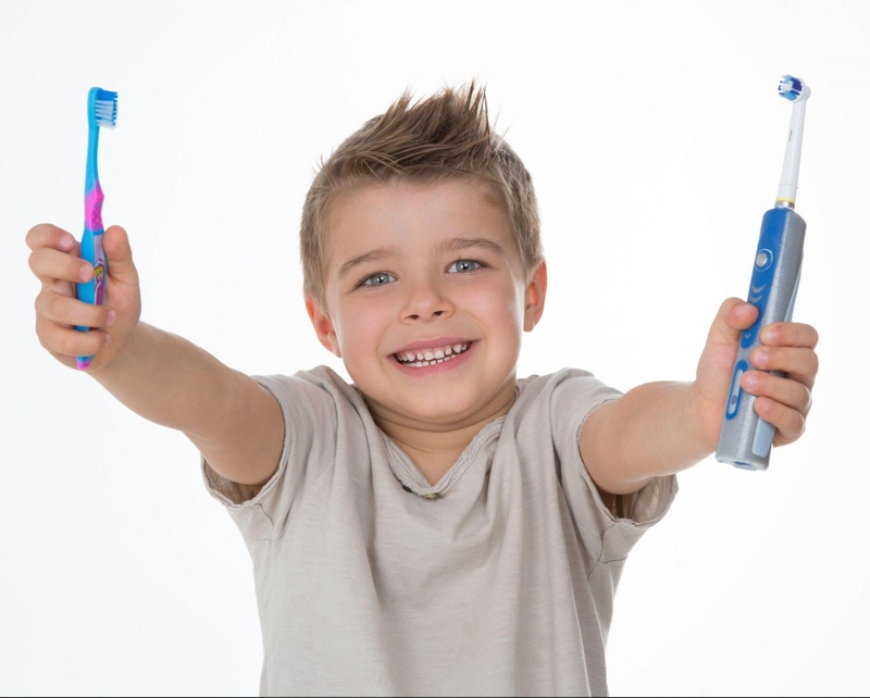 Bàn chải đánh răng điện phù hợp với mọi đối tượng, kể cả người già