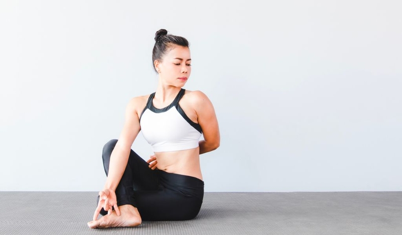 Lợi ích tuyệt vời của các tư thế yoga vặn xoắn​ và cách thực hiện 2