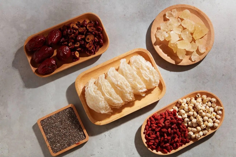 Lợi ích và cách chưng yến đường phèn táo đỏ hạt chia đơn giản - 3