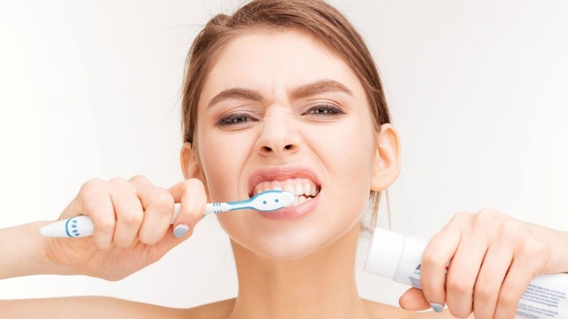 Lợi không bám vào chân răng có sao không? 3