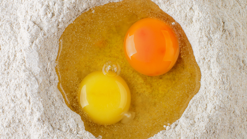 Lòng đỏ trứng gà đậm thường giàu dinh dưỡng hơn so với lòng đỏ nhạt
