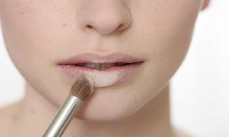 Lòng môi không ăn son thì phải làm như thế nào? 3
