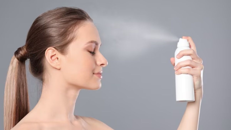 Xịt khoáng giúp xử lý một phần lớp nền bị cakey