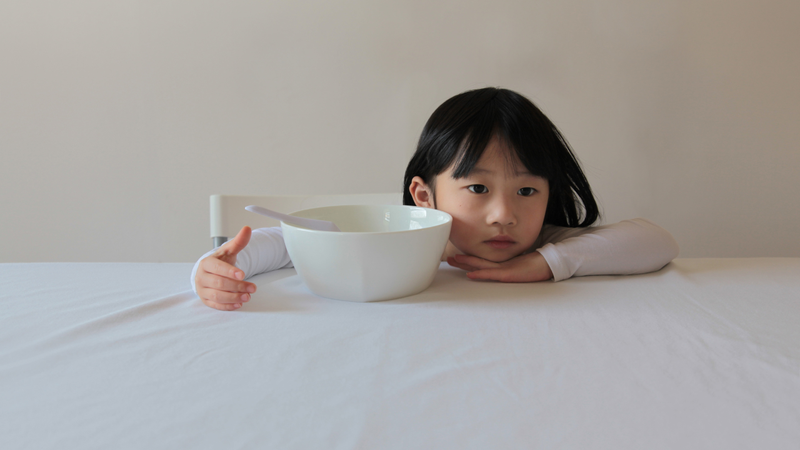 Khi sức đề kháng kém, trẻ thường biếng ăn, lười ăn