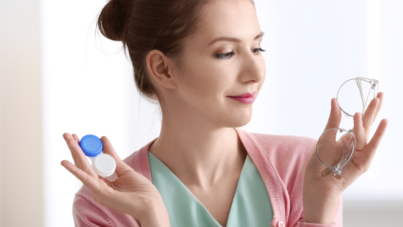 Lưu ý khi đeo lens cận bạn cần biết 4