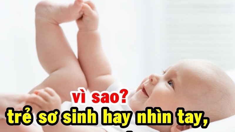 Lý giải hành động trẻ sơ sinh hay nhìn tay và quá trình phát triển thị giác của trẻ 4