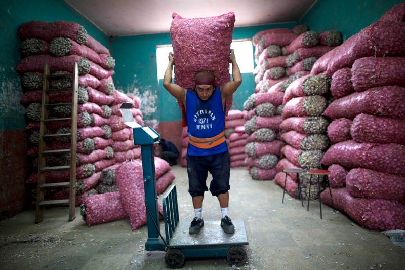 Mắc bệnh thoái hóa cột sống thắt lưng do bị bệnh loãng xương