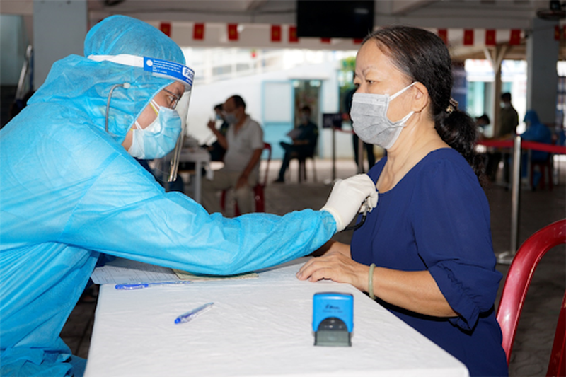 Mắc ung thư có nên tiêm vaccine Covid-19? 1