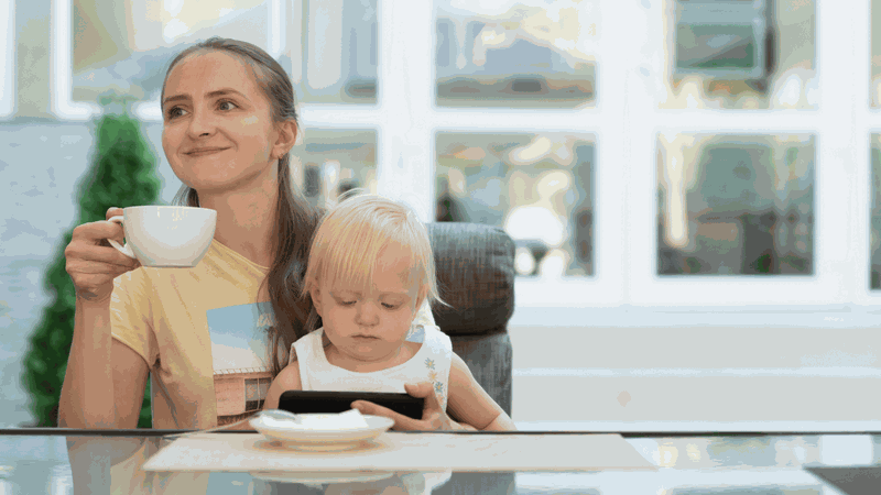 Phụ nữ mang thai và cho con bú nên kiêng uống macchiato