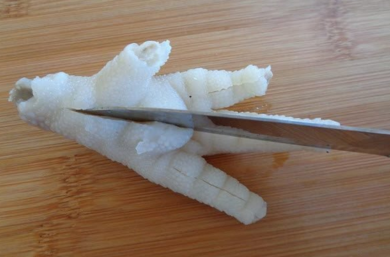 Mách bạn 2 cách rút xương chân gà nhanh trong chớp mắt 3