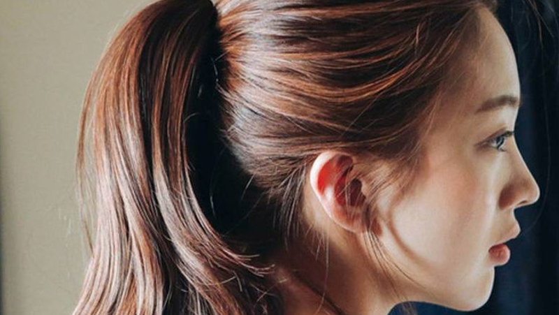 Mách bạn 4 cách buộc tóc đẹp để đi học vừa gọn vừa xinh 1