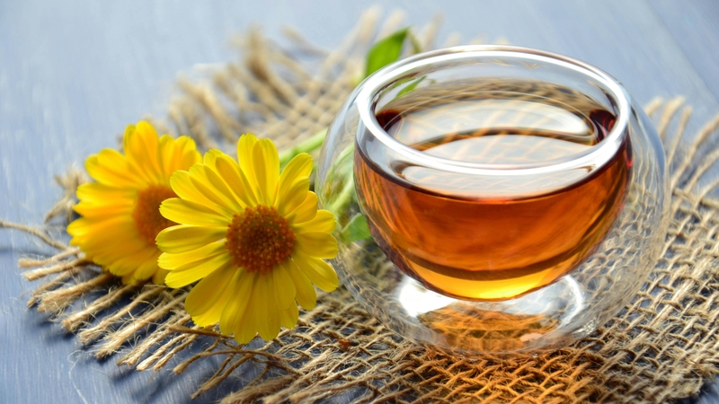 Thảo dược có tác dụng an thần và làm dịu thần kinh, giúp cơ thể dễ đi vào giấc ngủ