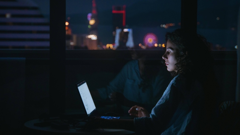 Hạn chế thiết bị điện tử, nên tắt thiết bị điện tử ít nhất 30 - 60 phút trước khi ngủ