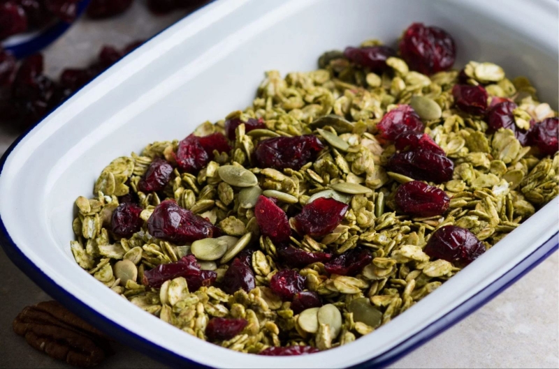 Mách bạn cách làm granola trà xanh giòn tan ăn mãi không chán 1