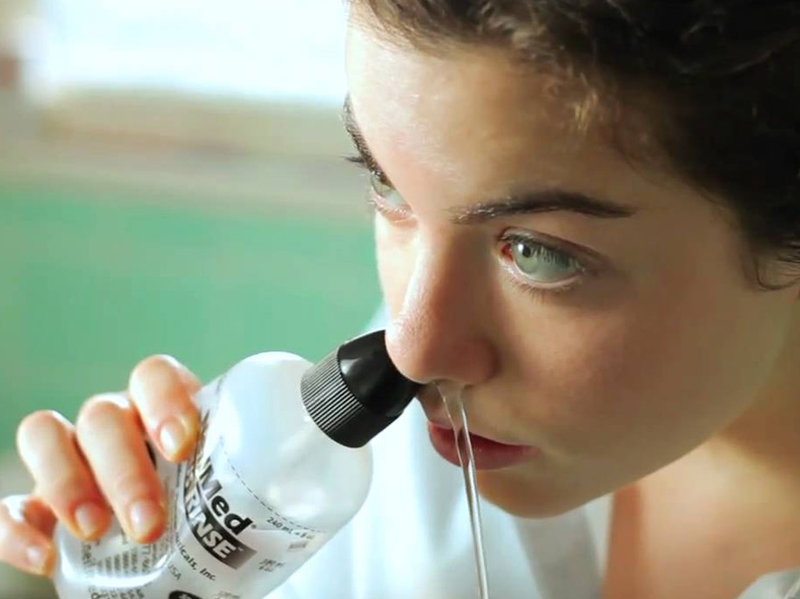 Vệ sinh mũi thường xuyên là cách ngưng chảy nước mũi hiệu quảu