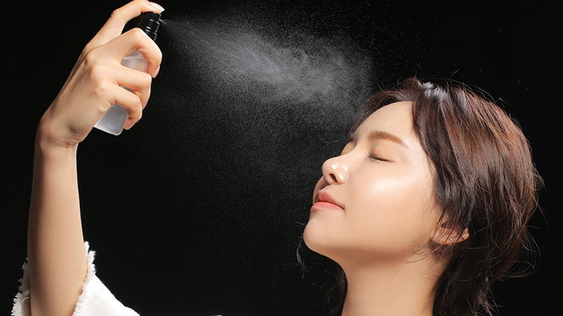 Xịt khoáng cấp ẩm, bảo vệ da và chống lão hoá