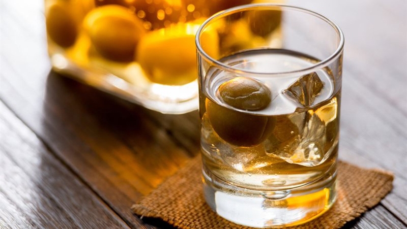 mach-ban-nhung-loai-trai-cay-ngam-ruou-tot-cho-suc-khoe 3.jpg