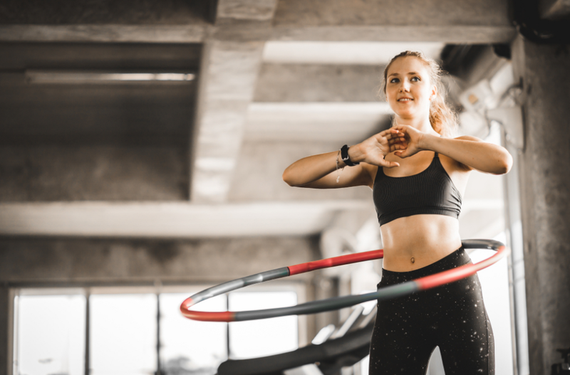 Mách chị em kỹ thuật lắc vòng giảm mỡ bụng hiệu quả 1