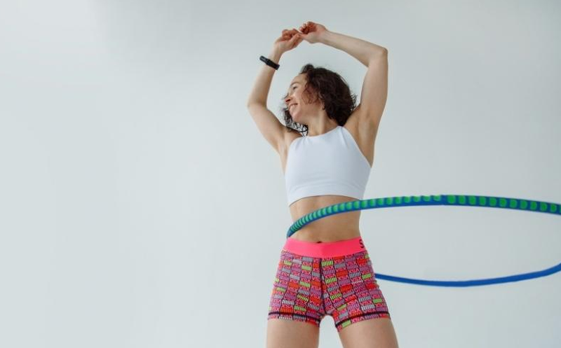 Mách chị em kỹ thuật lắc vòng giảm mỡ bụng hiệu quả 3