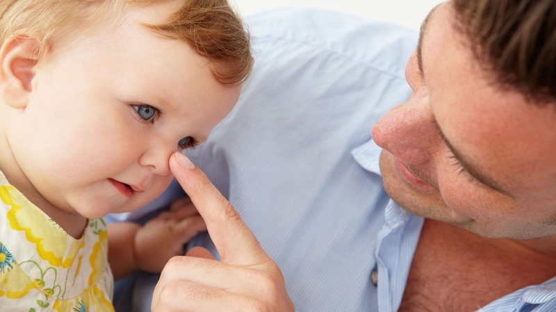 Mách mẹ cách chăm sóc bé bị viêm mũi cấp 1