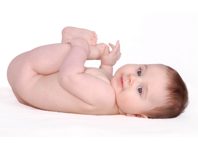 Mách mẹ cách chọn phấn rôm cho bé 2