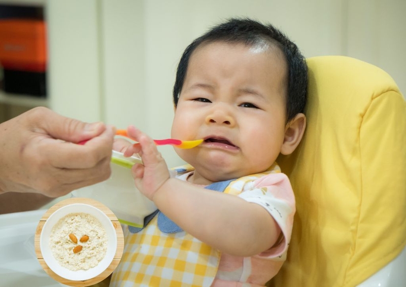 Mách mẹ cách nấu cháo hạnh nhân cho bé ăn dặm ngủ ngoan chóng lớn&nbsp; 2