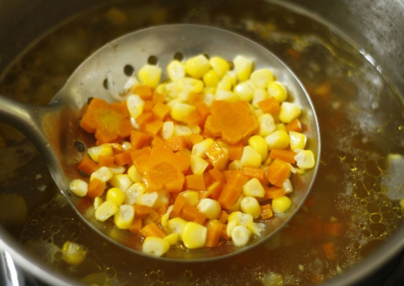 Mách mẹ cách nấu súp gà ngon như ngoài hàng bé thích mê 2