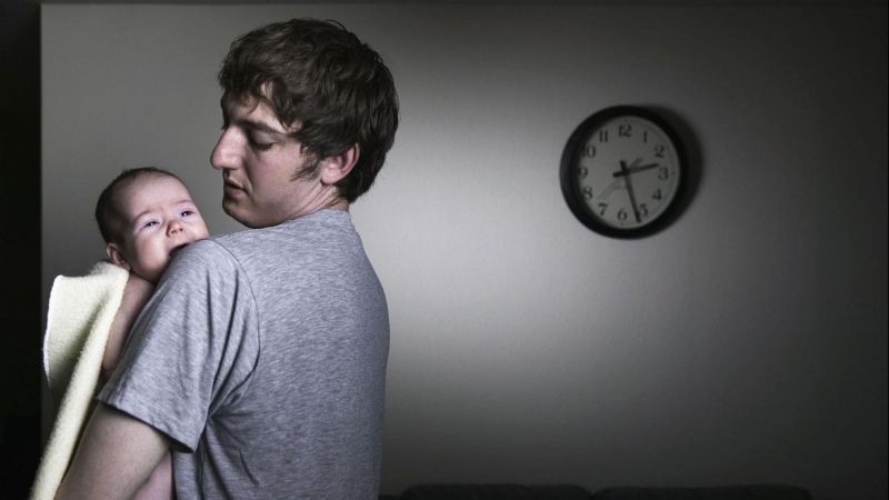 Mách mẹ giải quyết tình trạng bé mọc răng quấy khóc ban đêm