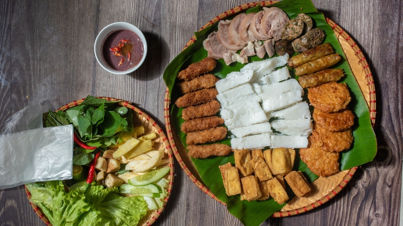 Khi sử dụng với lượng vừa phải, mắm tôm còn có tác dụng kích thích vị giác, giúp bữa ăn ngon miệng hơn, đặc biệt với những người ăn uống kém