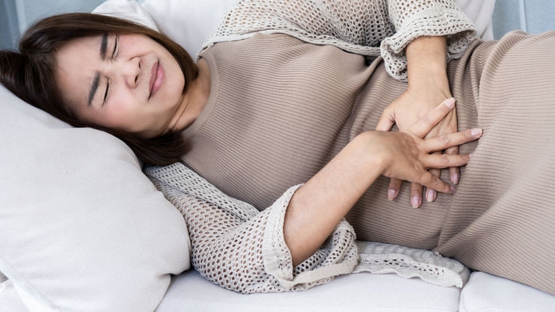 Topping không đảm bảo vệ sinh có thể gây tiêu chảy, khiến mẹ bầu mất nước và ảnh hưởng sức khỏe