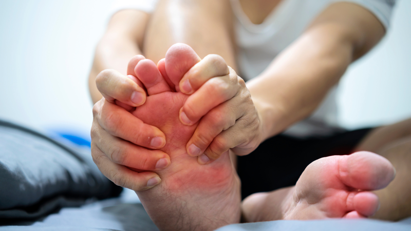 Nếu đang trong cơn gout cấp, nên tuân thủ chế độ ăn theo hướng dẫn của bác sĩ