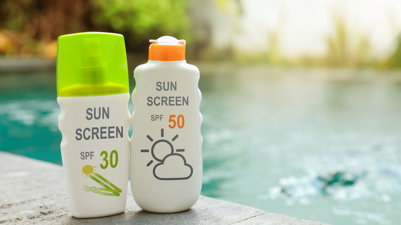 Ưu tiên kem chống nắng bảo vệ cả UVA và UVB với chỉ số SPF phù hợp