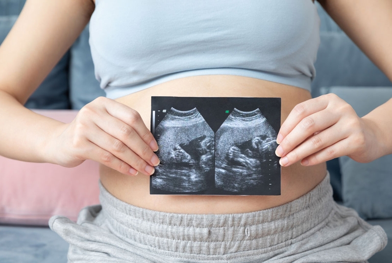 Mang thai ra máu màu nâu nhưng không đau bụng do đâu? Cách khắc phục1