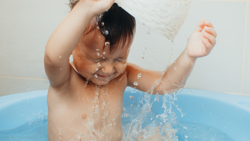 Vệ sinh đúng cách giúp hạn chế tích tụ mảng trắng trong bao quy đầu