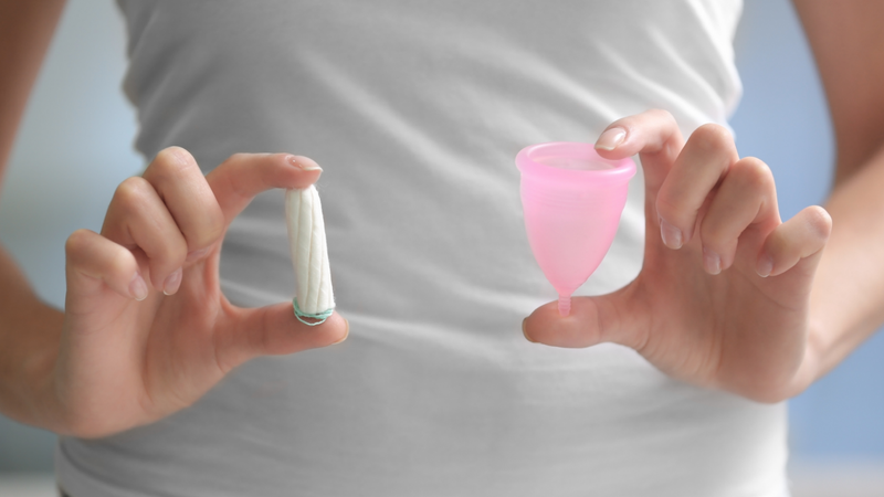 Sử dụng cốc nguyệt san và tampon trong kỳ kinh nguyệt không đúng cách có thể gây rách màng trinh