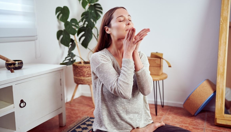 Cách massage mặt giúp da lão hóa ngược chỉ với 5 phút mỗi ngày 2