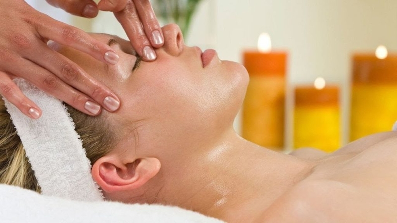 Massage mặt bằng mật ong: Những lợi ích không ngờ 2