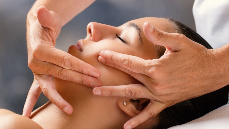 Massage mặt hàng ngày cần được thực hiện đúng kỹ thuật