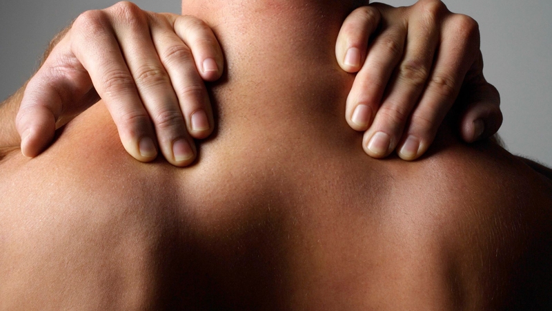 Massage Tuina thường được dùng để hỗ trợ trong các tình trạng như đau cổ vai gáy