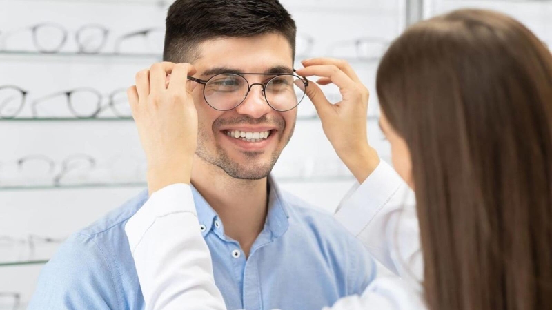 Mắt 4/10 là cận bao nhiêu độ? Một số cách điều trị cận thị  3