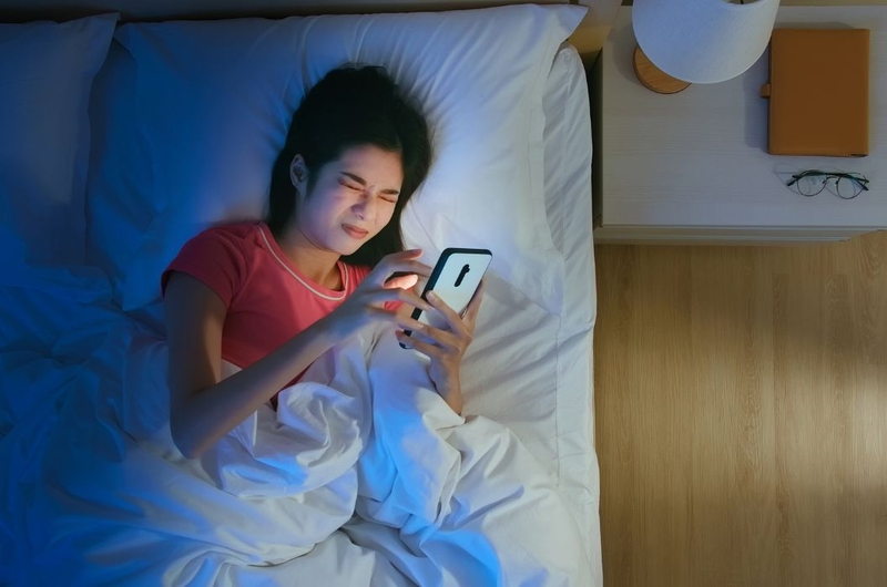 Mắt bị chói khi nhìn ánh sáng có sao không 2