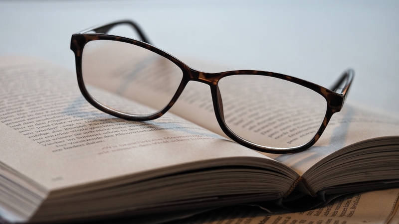 Tròng kính nhựa được sử dụng phổ biến trong các loại kính cận, viễn, loạn hoặc kính bảo hộ