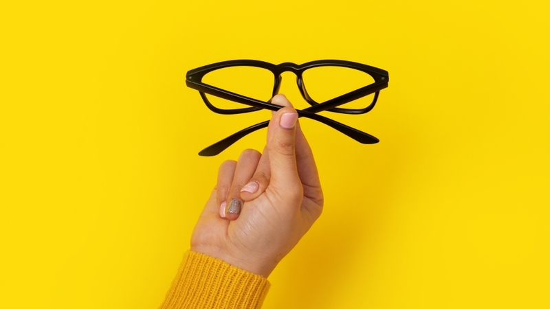 Mắt kính nhựa có tốt không là thắc mắc của nhiều người