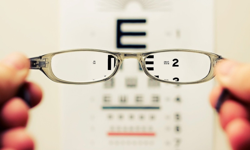 Mắt lồi cận thị có chữa được không 1