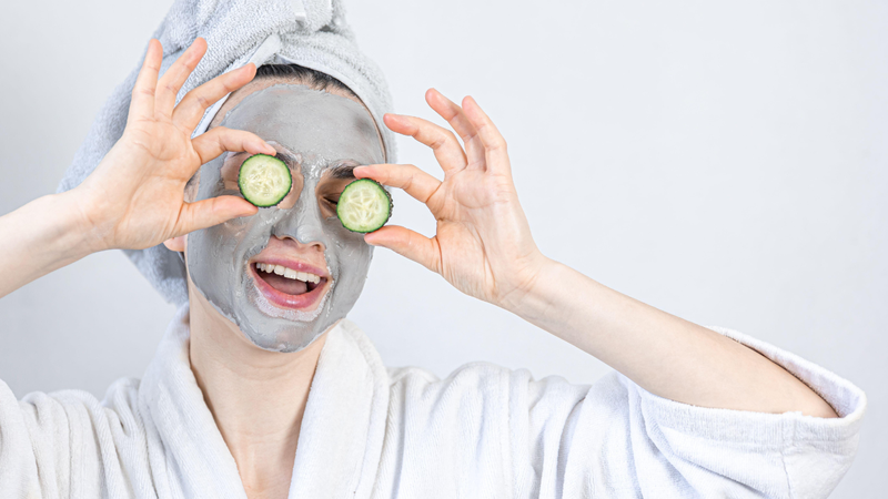 Mặt nạ đất sét không nên dùng quá nhiều lần hoặc để quá lâu trên da