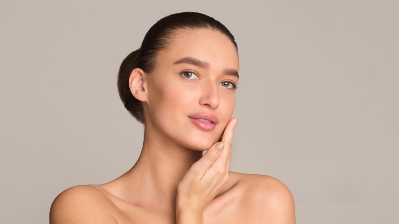 Việc đắp mặt nạ dừa thường xuyên là một liệu pháp chăm sóc da rạng rỡ