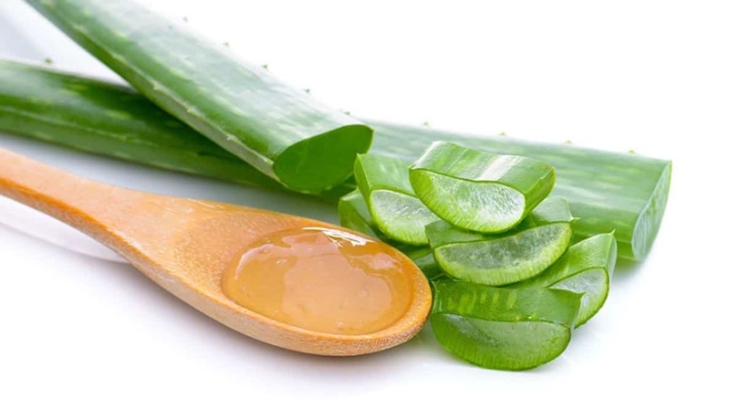 Dưỡng môi căng hồng, trang điểm đẹp hơn với nha đam 1