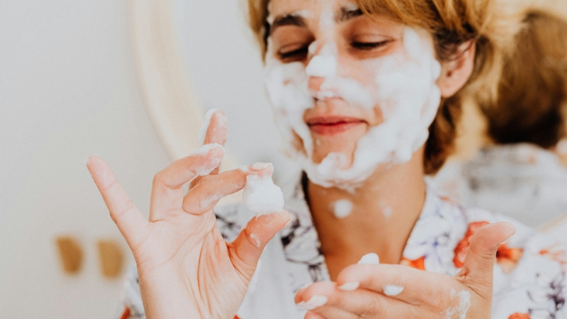 Mặt nạ sủi bọt là một sản phẩm chăm sóc da độc đáo, thuộc dòng mặt nạ dạng thoa