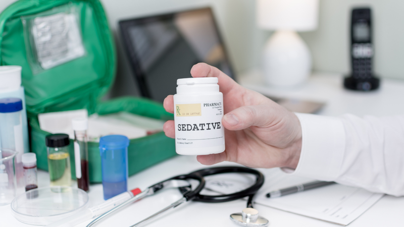 Tránh sử dụng rượu bia và đồ uống có cồn khi dùng thuốc an thần trị mất ngủ